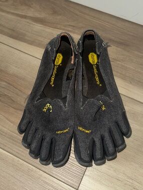 Vibram FiveFingers Black with Yellow Accents